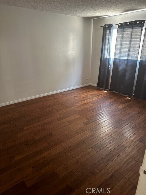 Foto del edificio - 5328 Newcastle Ave