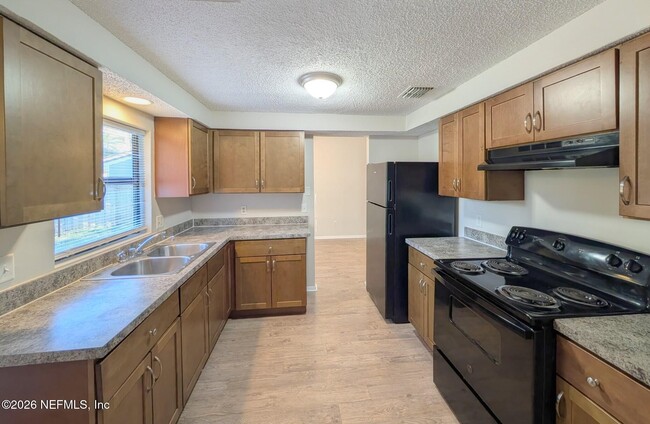 Building Photo - 10959 Steeding Horse Dr