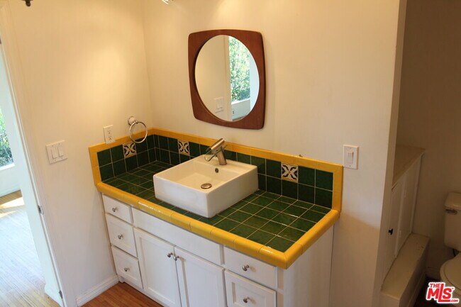 Foto del edificio - 2335 Silver Ridge Ave