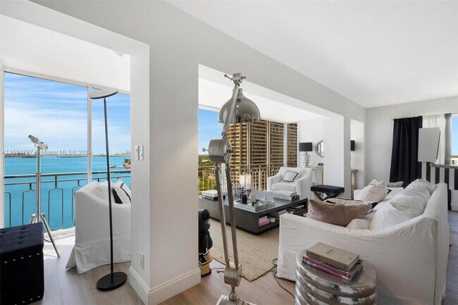 Building Photo - 11111 Biscayne Blvd