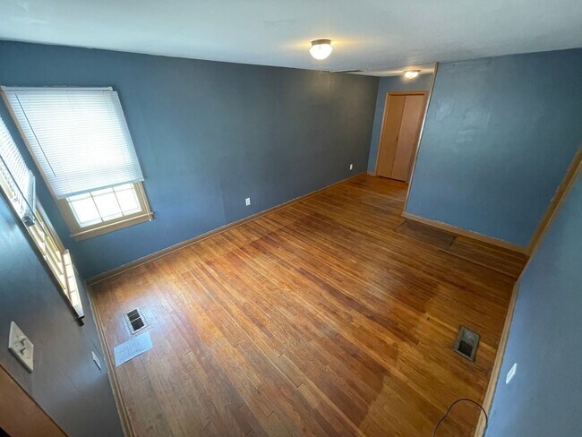 Building Photo - 3 br, 1 bath House - 307 Showalter Drive