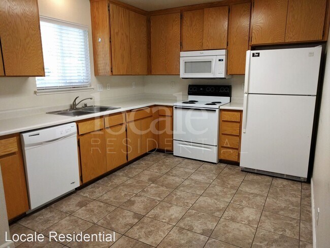 Building Photo - 3 br, 1 bath House - 651 West 7th Street