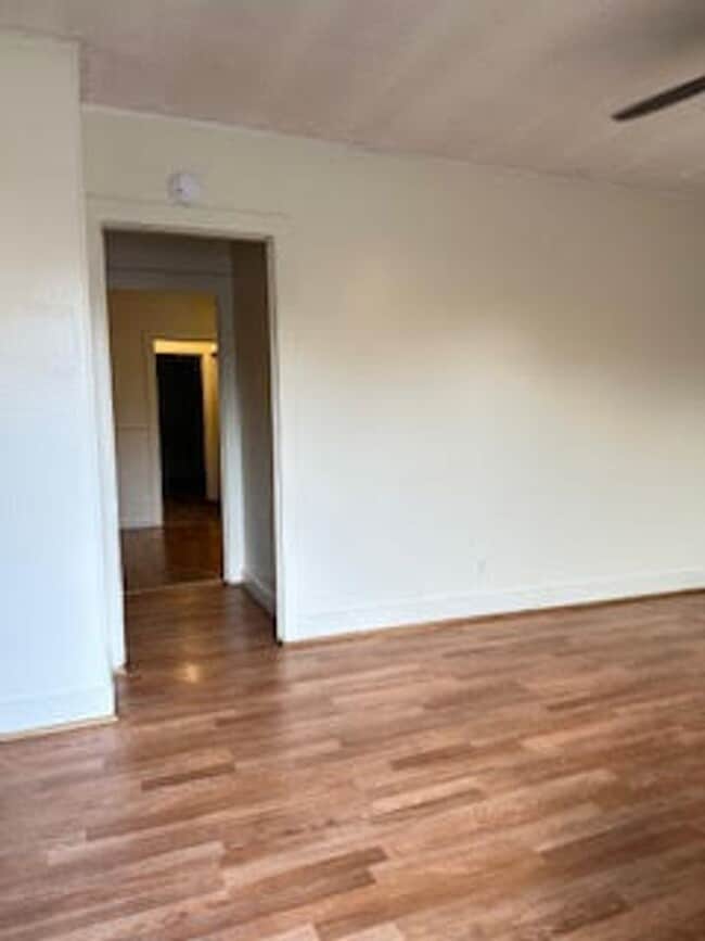 Building Photo - 7630 SE Woodstock Blvd