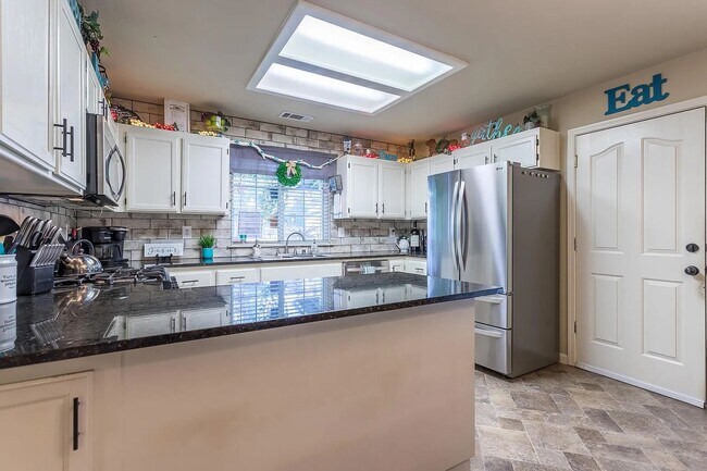 Foto del edificio - 3 BED 2 BATH HOUSE IN THE ENTERPRISE SCHOOL DISTRICT