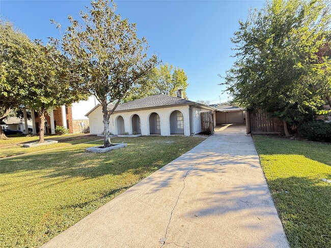 Building Photo - 12023 Sagecliff Dr