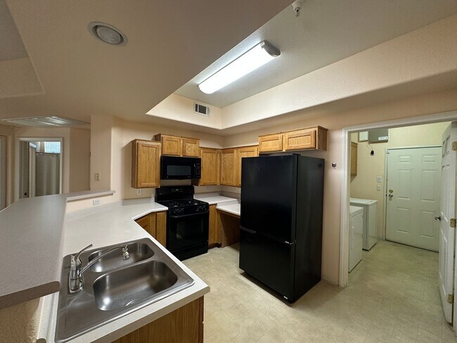 Building Photo - Beautiful 2 bedroom condo for rent.