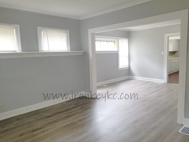 Foto del edificio - 2203 E 70th St