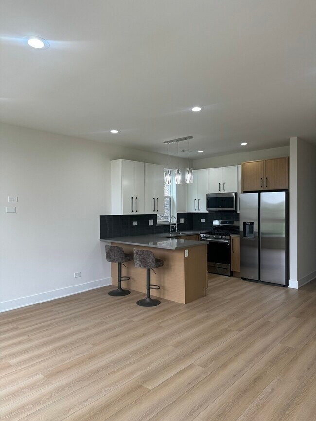 Foto del edificio - 3723 S Lake Park Ave
