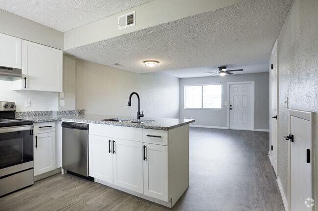 2BR, 1.5BA - 1000SF - Topaz Village