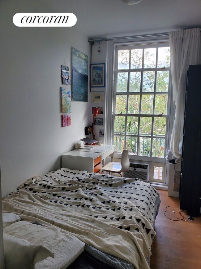 Foto del edificio - 516 E 78th St