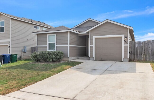 Foto del edificio - Beautiful 3 bedroom, 2 bathroom home minutes away from Lackland Airforce Base!
