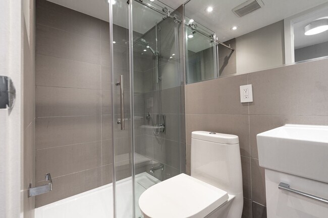 Photo du bâtiment - 730 St Clarens Ave