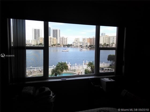 Foto del edificio - 450 Golden Isles Dr