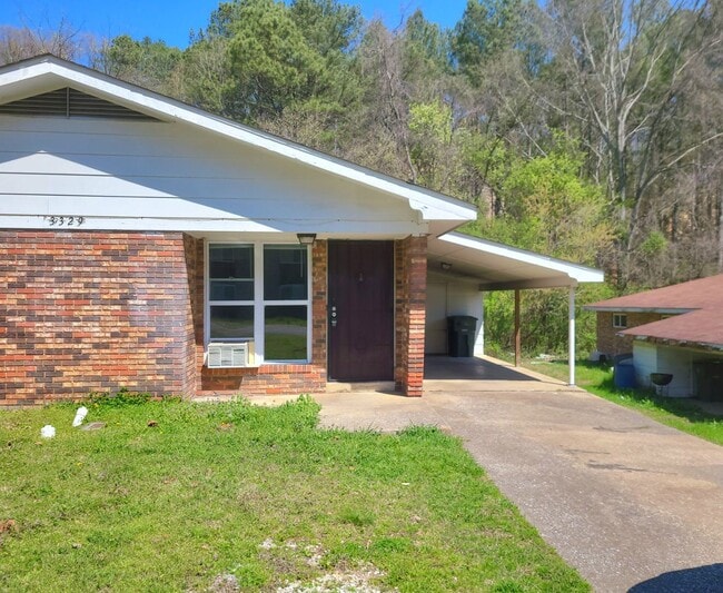 Photo - 3329 Pinewood Avenue House