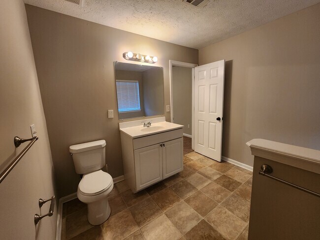 Building Photo - 4523 Lake Park Dr