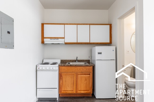 Photo - 3957 W Irving Park Rd Apartment