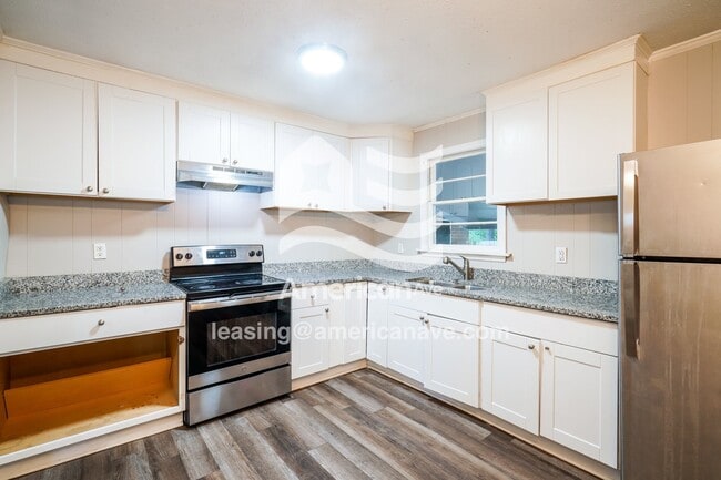 Building Photo - 912 Old Oak Dr