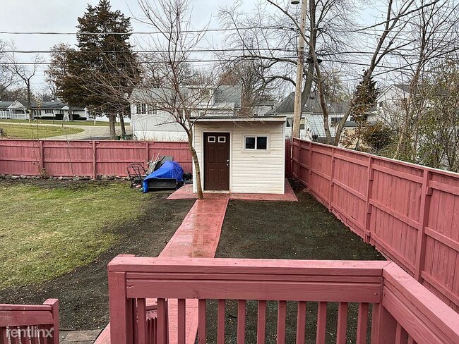 Building Photo - 2 br, 1 bath House - 122 Woodland Dr