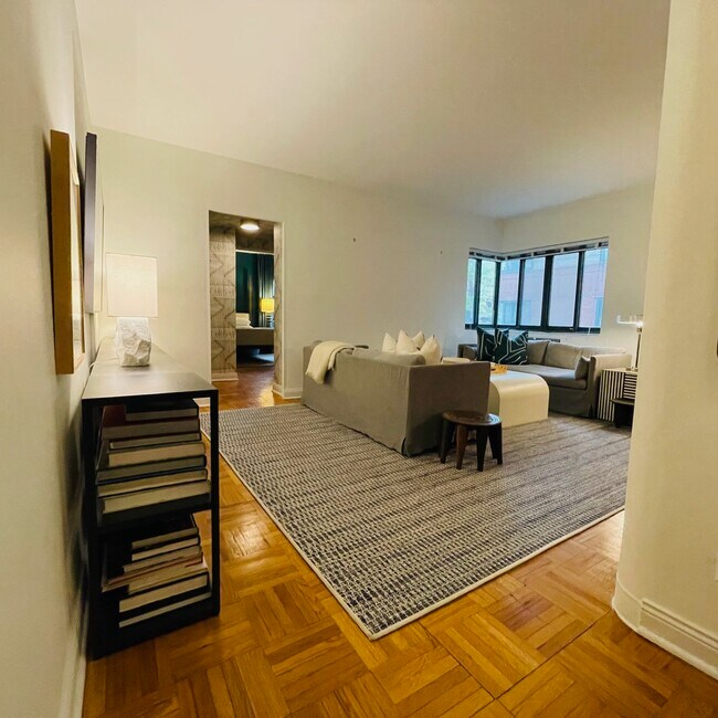 Main living space - 5048 N Marine Dr