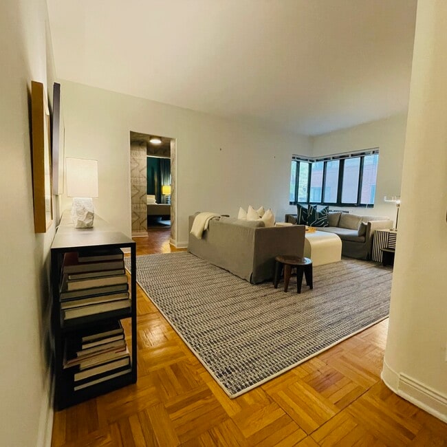 Main living space - 5048 N Marine Dr