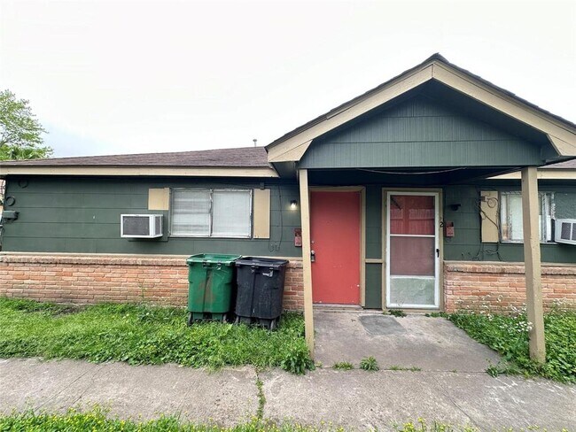 Building Photo - 8010 Roswell St