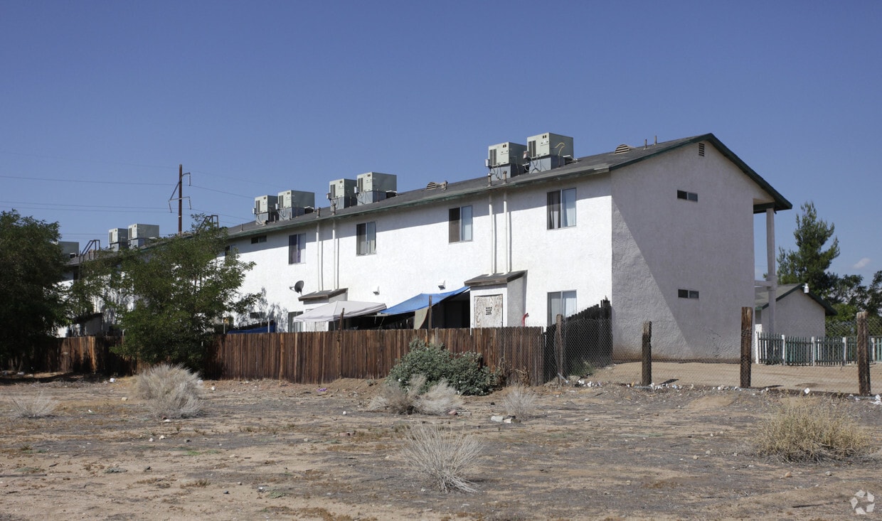 Building Photo - 16784 Sultana St