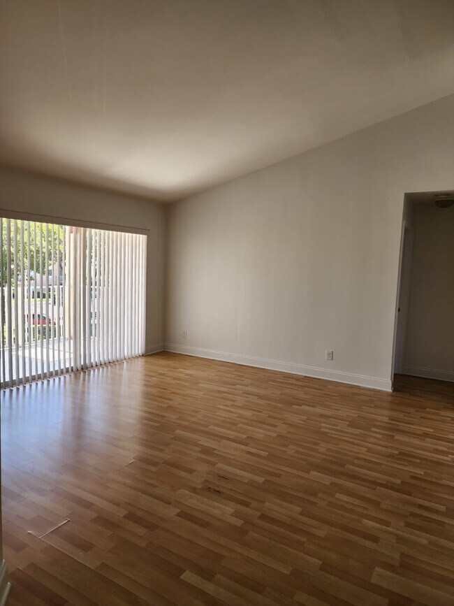 Building Photo - 10420 SW 158th Ct