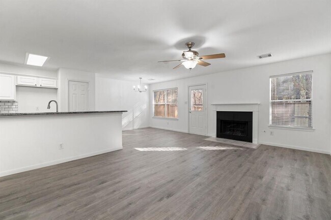 Building Photo - 122 S Walden Elms Cir