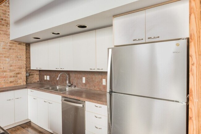 Foto del edificio - 2650 W Belden Ave