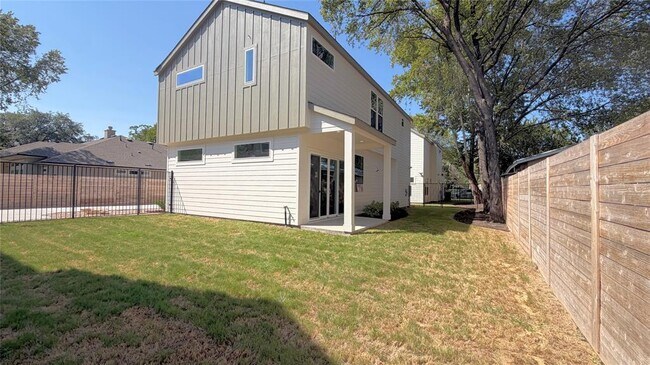 Foto del edificio - 6107 Richardson Ln