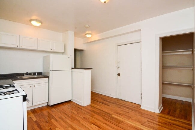 Foto del edificio - 1352 N Dearborn St