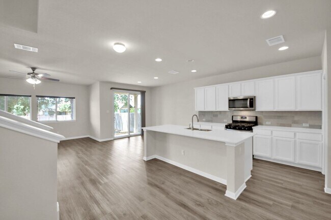 Building Photo - 1829 Leander Dr