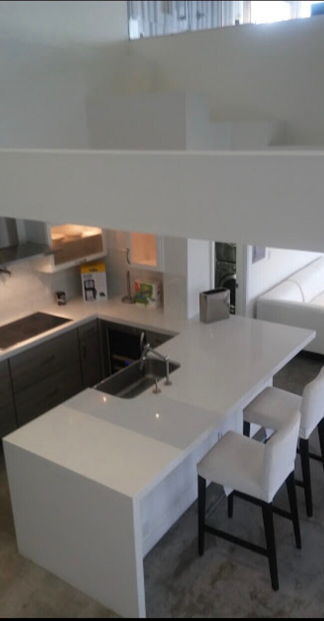 Foto del edificio - Burton Way Apartments