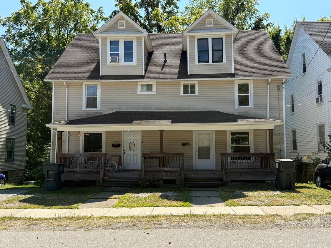 Primary Photo - 245 Mills St