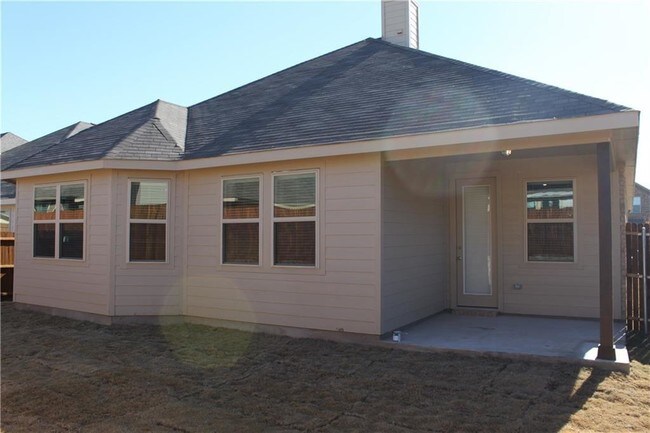 Building Photo - 2433 Whispering Pines Dr