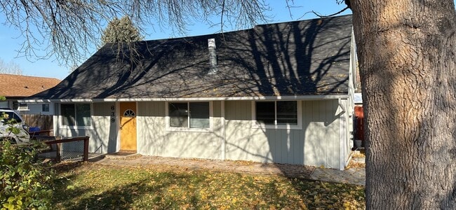 Building Photo - Charming and low-maintenance 2-bedroom, 1-...