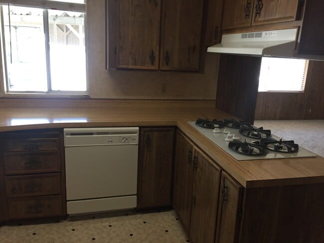 Building Photo - 1395 Cordova Dr
