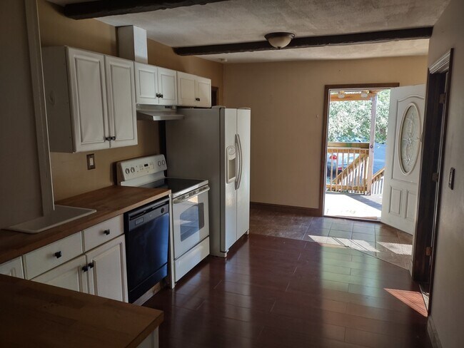 Kitchen - 189 Rubber Ave