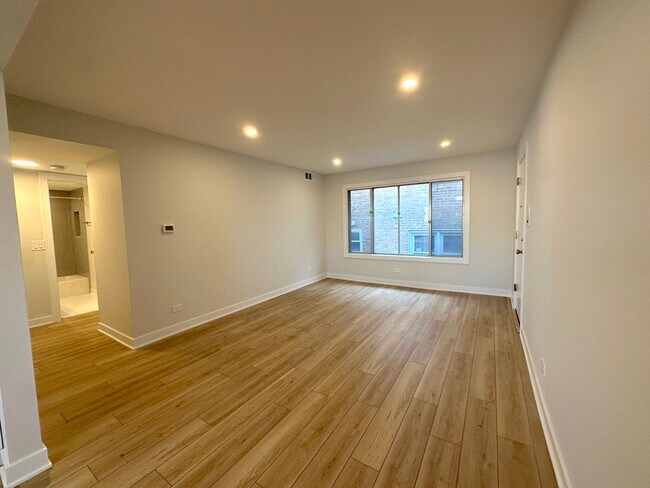 Foto del edificio - 8306 Grand Ave