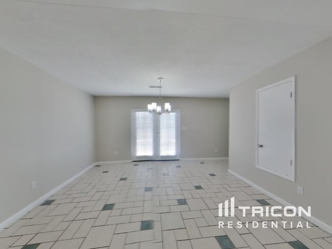 Building Photo - 4420 Denise Dr NE