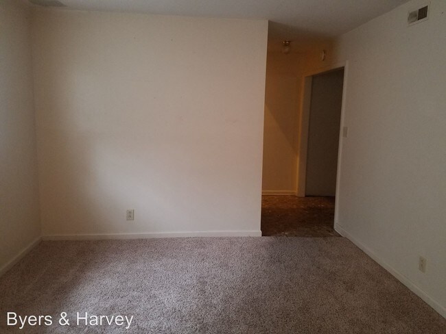 Building Photo - 945 Greenwood Ct