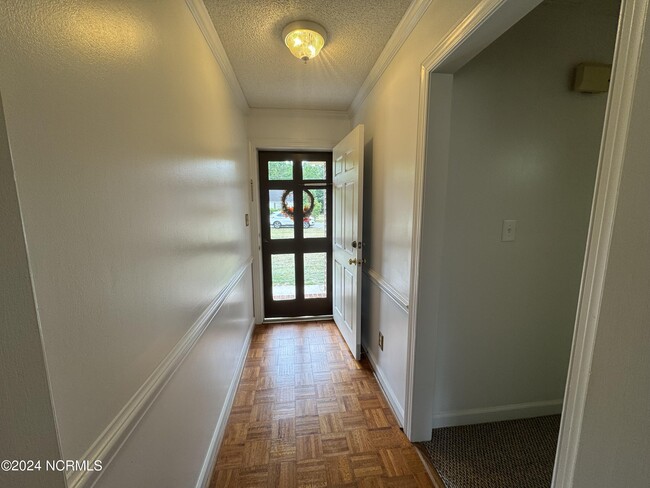 Foto del edificio - 4810 Lakeview Rd