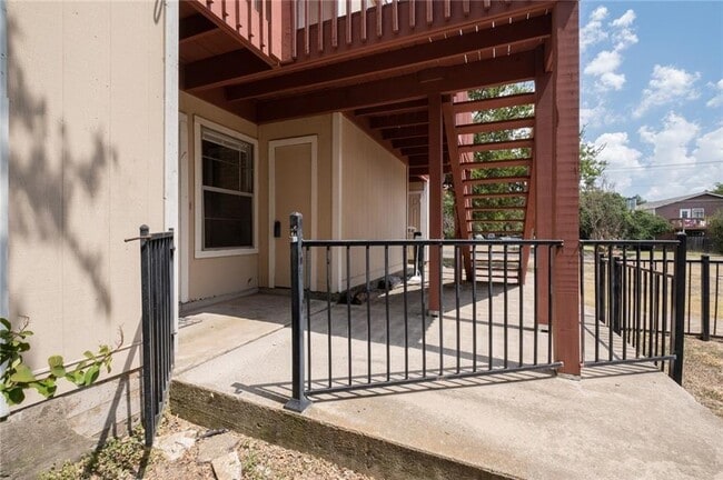 Building Photo - 211 Sport Clips Wy