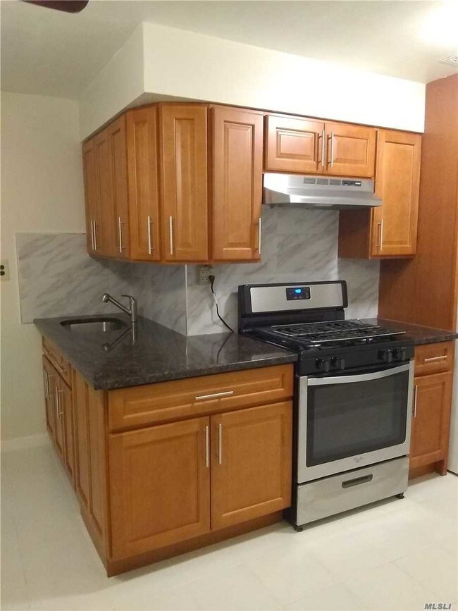 Foto del edificio - 113-60 Springfield Blvd