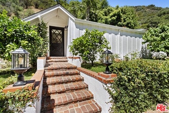Building Photo - 3933 Mandeville Canyon Rd
