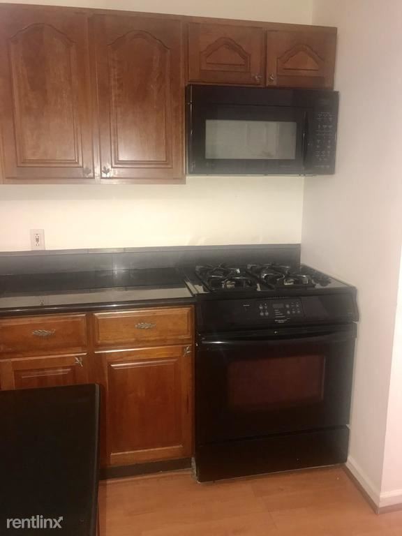 Building Photo - 5 br, 3.5 bath Townhome - 1906 Eastern Ave