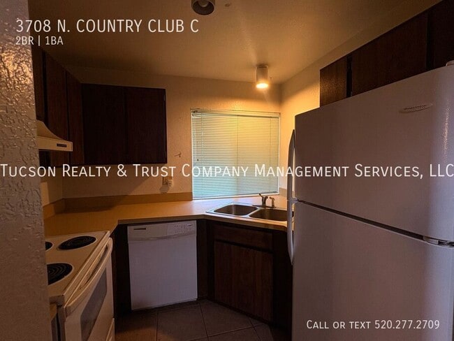 Building Photo - 3708 N Country Club Rd