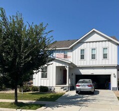 Building Photo - 12861 River Rock Wy