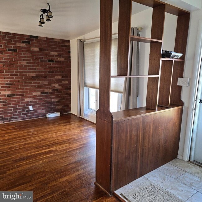 Building Photo - 6624 Chippewa Dr