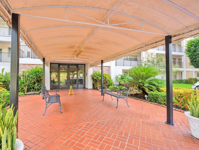 Building Photo - 3250 N Palm Aire Dr